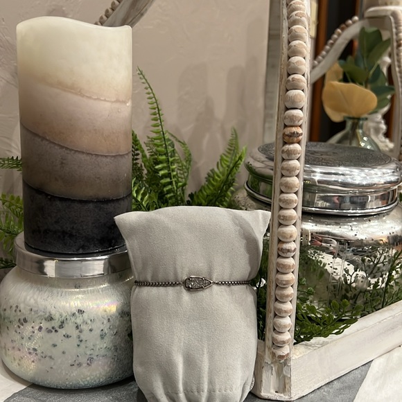 Kendra Scott Arrowhead Silver Druzy Adjustable Bracelet - Picture 4 of 6